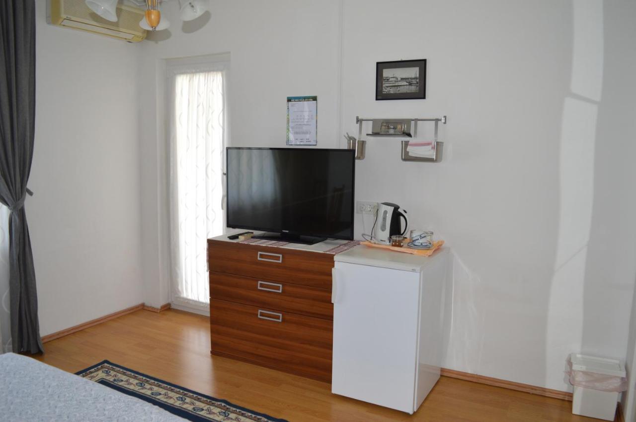Rooms & Apartments Kvasic Krk Town Extérieur photo