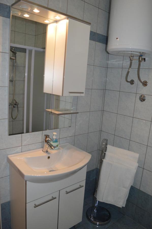 Rooms & Apartments Kvasic Krk Town Extérieur photo