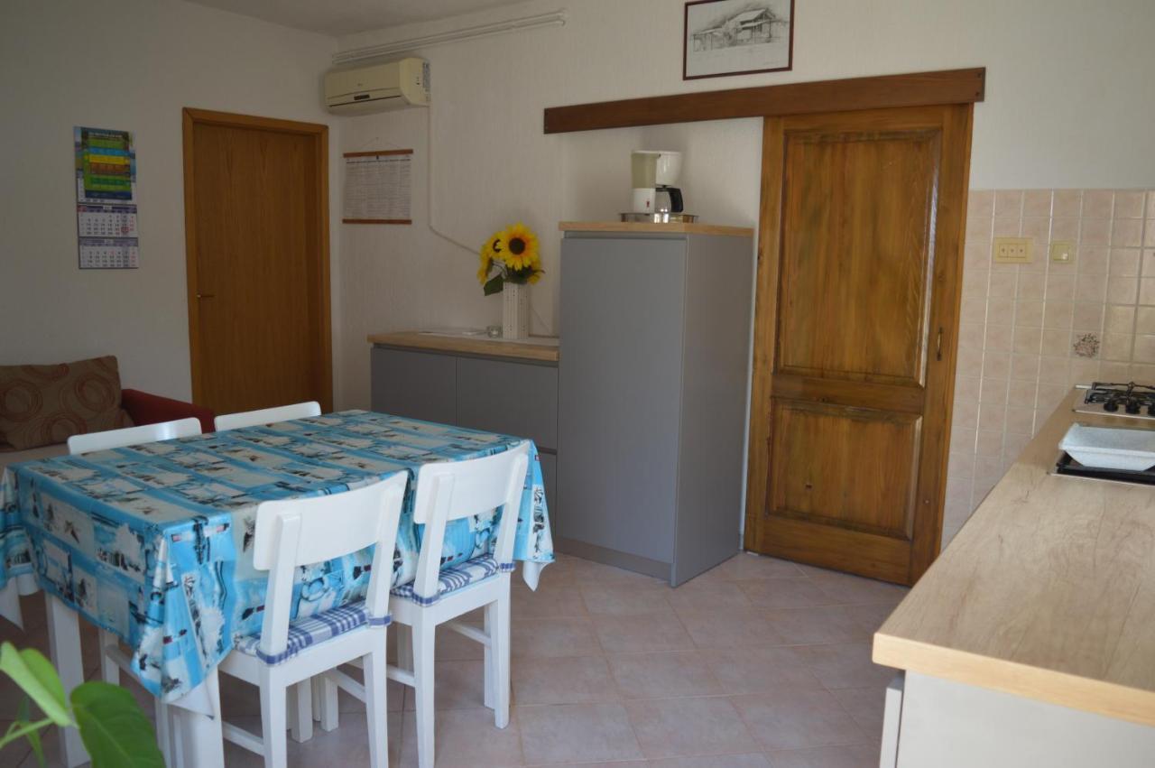 Rooms & Apartments Kvasic Krk Town Extérieur photo