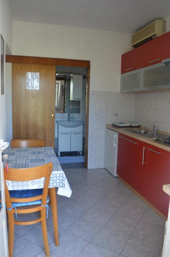 Rooms & Apartments Kvasic Krk Town Extérieur photo