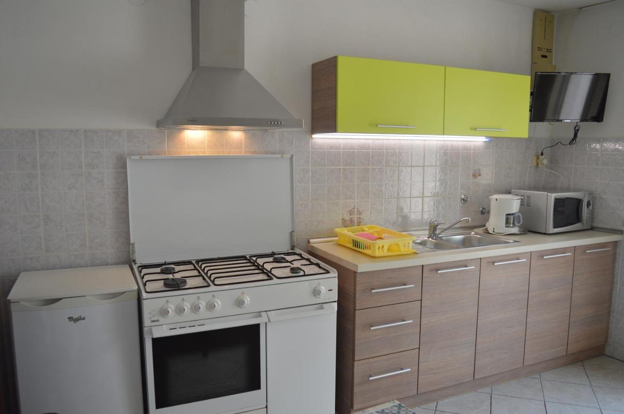 Rooms & Apartments Kvasic Krk Town Extérieur photo