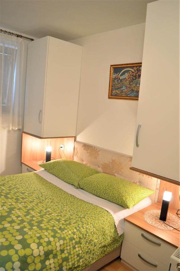Rooms & Apartments Kvasic Krk Town Extérieur photo