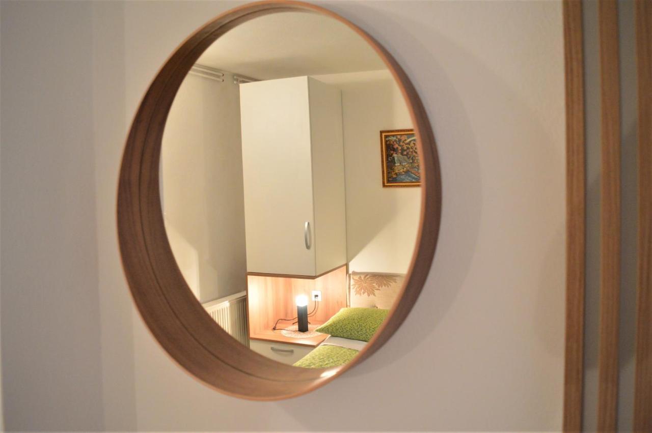 Rooms & Apartments Kvasic Krk Town Extérieur photo