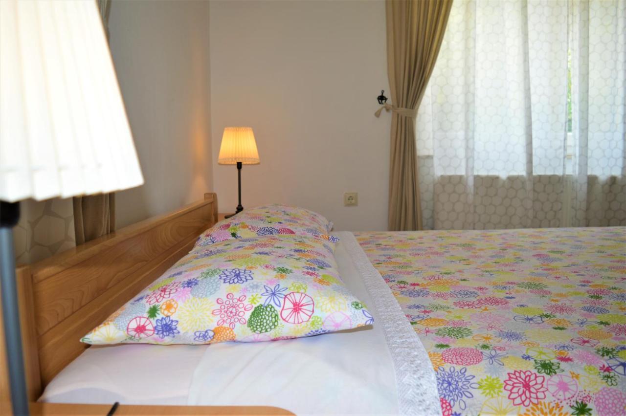 Rooms & Apartments Kvasic Krk Town Extérieur photo