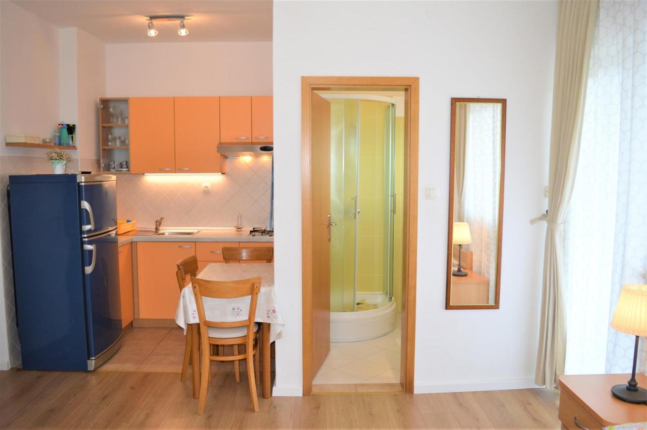 Rooms & Apartments Kvasic Krk Town Extérieur photo