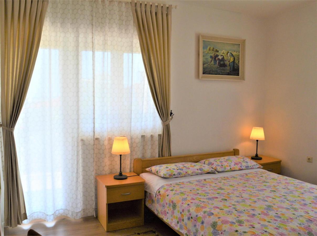 Rooms & Apartments Kvasic Krk Town Extérieur photo
